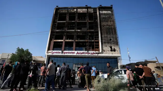 Video thumbnail for At least 69 dead in Iraq mall blaze; 11 missing