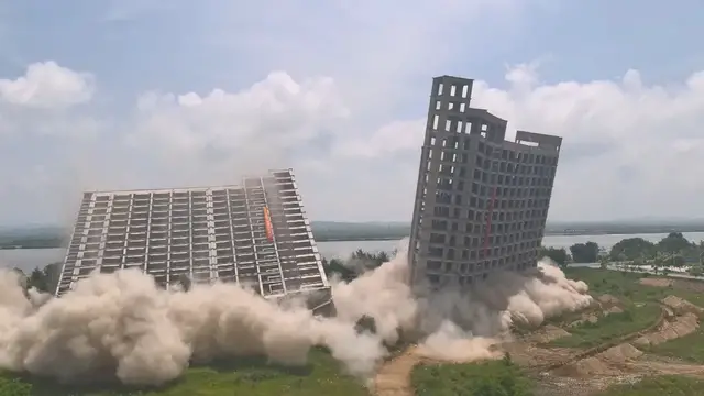Video thumbnail for Controlled Demolition Brings Down Unfinished Skyscraper in Dandong