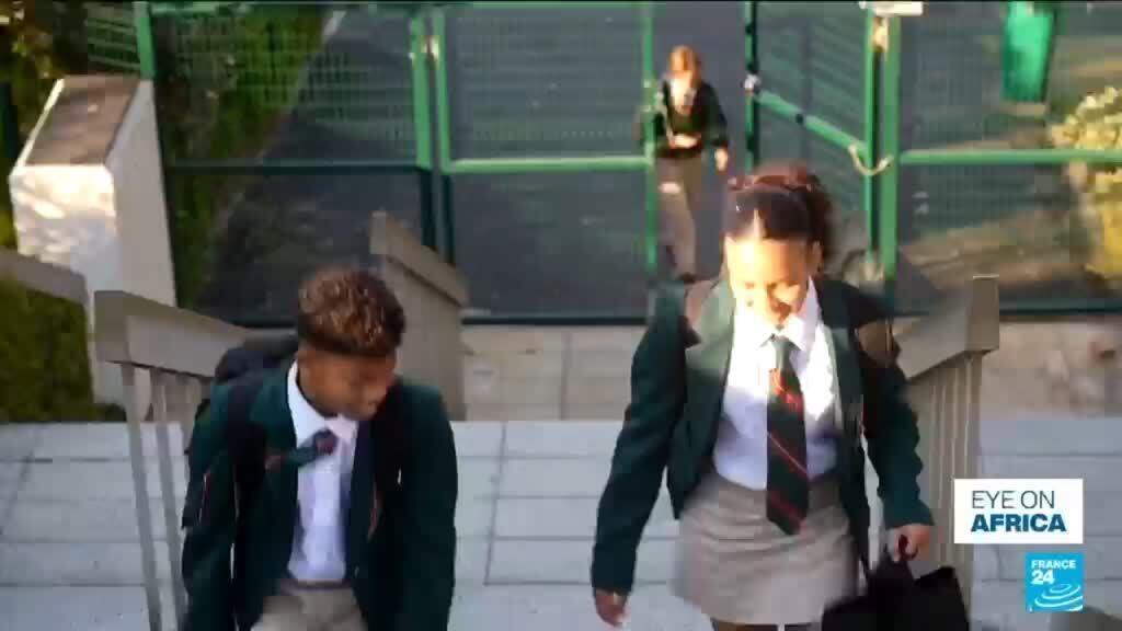Video thumbnail for South African school turns phone-free hoping to improve pupils' concentration