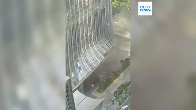 Video thumbnail for Small plane crashes into Beijing's tallest building