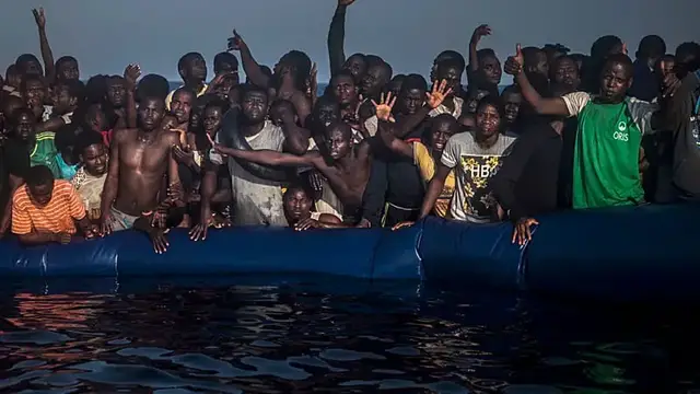 Video thumbnail for Boat carrying dozens of migrants bound for Spain returns to Gambia after taking on water