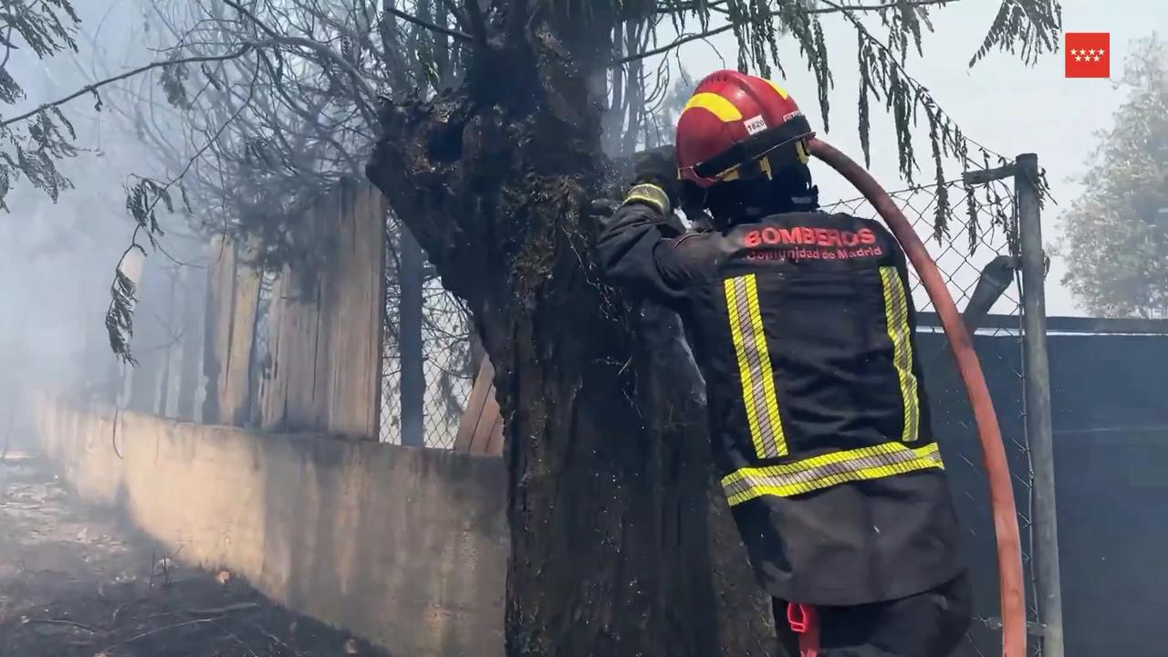 Video thumbnail for Spain: Emergency crews contain vegetation fire near Spanish capital.