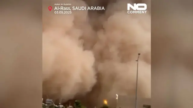 Video thumbnail for Massive sandstorm shrouds parts of Saudi Arabia in dust