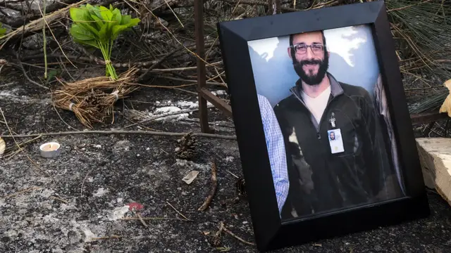 Video thumbnail for Alex Pretti’s parents accuse DOJ of withholding answers about his killing