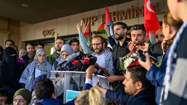 'Video thumbnail for Freed flotilla activists describe mistreatment in Israeli detention'