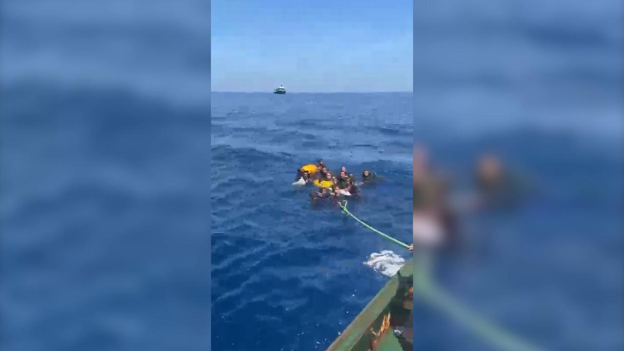 Video thumbnail for Malta: Turkish vessel rescues migrants from sinking boat off Malta.
