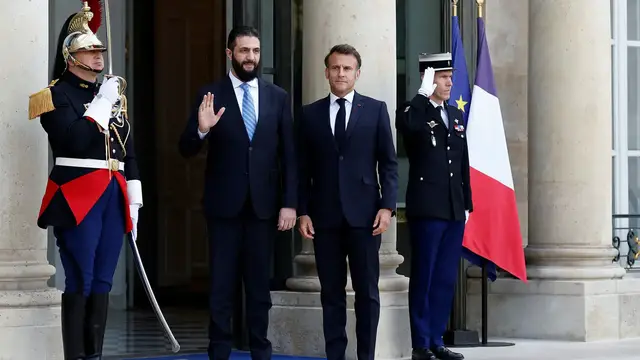 Video thumbnail for Macron welcomes Syria’s al-Sharaa in Paris