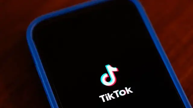 Video thumbnail for US president Trump renews extension for TikTok to avoid nationwide ban