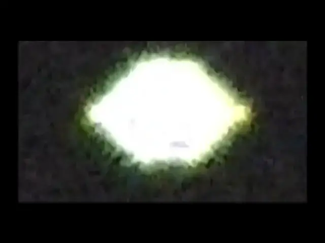 'Video thumbnail for Duas gravações diferentes mostrando o mesmo objeto (UFO) hexagonal na Argentina.'