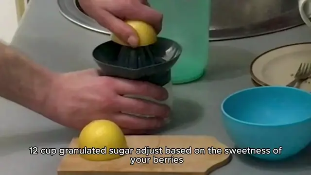 Video thumbnail for blueberry crisp recipe