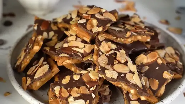 Video thumbnail for almond roca recipe