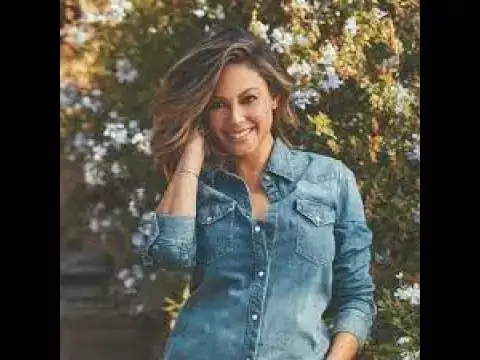 Video thumbnail for Vanessa Lachey Biography, Age, Height Family, Husband and Career