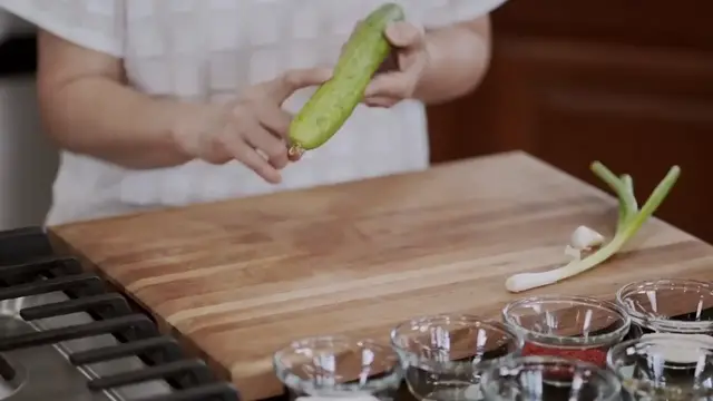 'Video thumbnail for Spicy Cucumber Side Dish (Oi Muchim 오이무침) (720p 30fps)'