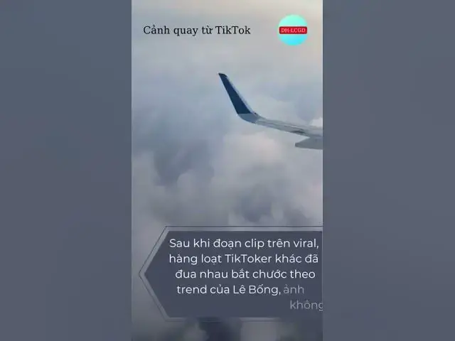 Video thumbnail for Trend Săn mây trên máy bay - Làm ơn đừng làm theo #shorts