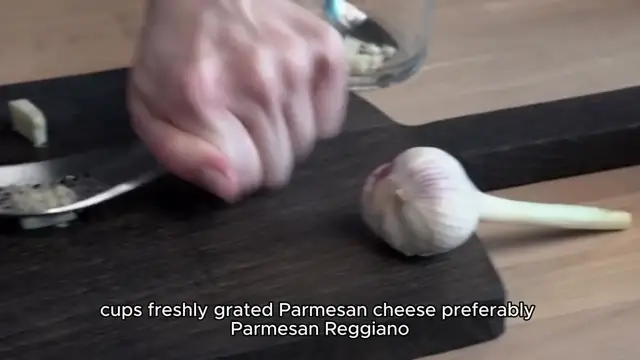 Video thumbnail for olive garden fettuccine alfredo recipe