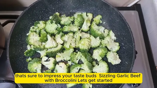 Video thumbnail for _Sizzling Garlic Beef with Broccolini