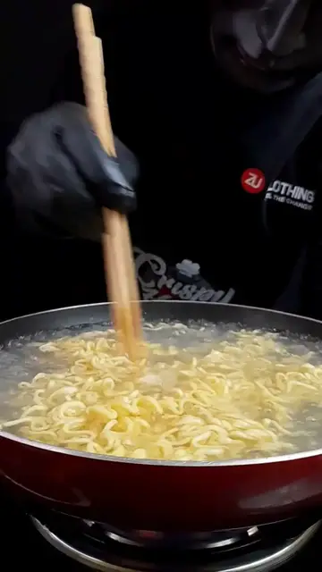 Video thumbnail for Korean Cheesy Chicken Noodles   ASMR Cooking   Korean Spicy  Noodles   Crispy Hut(720P HD)