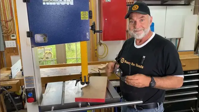 'Video thumbnail for 9cVIDEO   Cutting Curves in Thin Wood'
