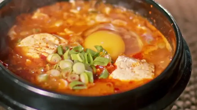 'Video thumbnail for Quick, easy, and delicious kimchi soft tofu stew (sundubu jjigae) 순두부 찌개 (720p 24fps)'