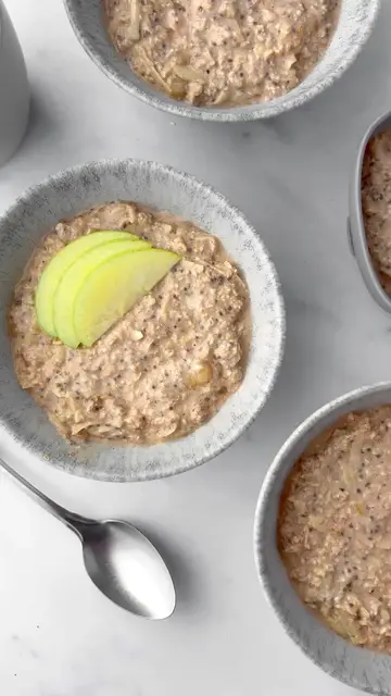 Video thumbnail for APPLE & BANANA OVERNIGHT OATS