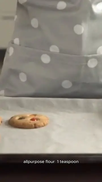 Video thumbnail for Nestlé Toll House Chocolate Chip Cookies