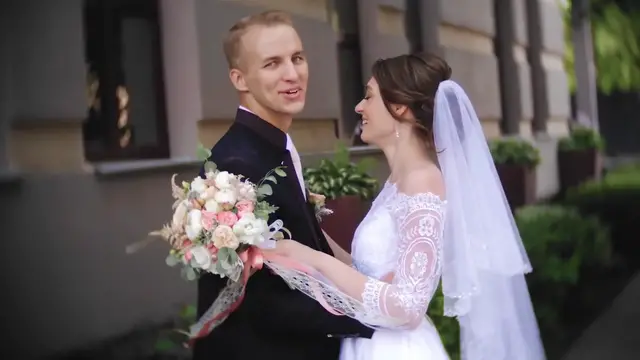 'Video thumbnail for How Much Does It Cost to Renew Your Wedding Vows? '