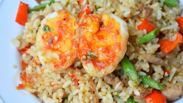 Video thumbnail for shrimp fried rice recipe