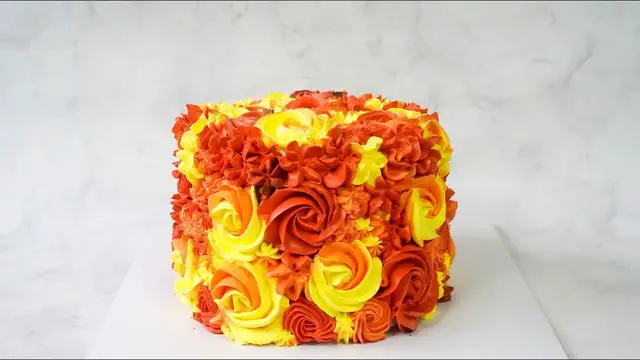 Video thumbnail for Brilliant flowers birthday cake decoration for anniversary | Délicieux Pie | Shot on iPhone