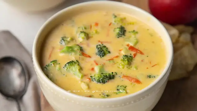 'Video thumbnail for panera bread broccoli cheddar soup recipe'
