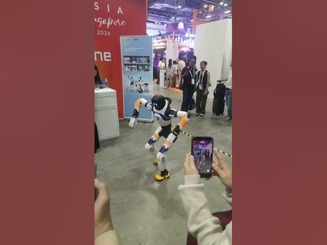 Video thumbnail for Dancing Robot in Singapore #adayinthelifeinasia