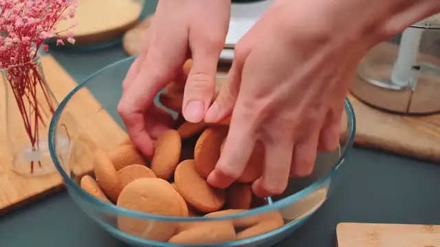 Video thumbnail for Biscuit Canapés: The Unexpected Snack Superstar