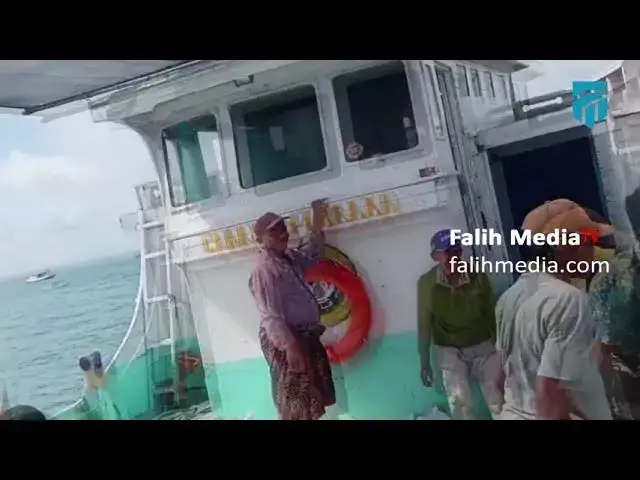 'Video thumbnail for Warga Dusun Julung Giligenting Angkut Aspal Bersama sama'