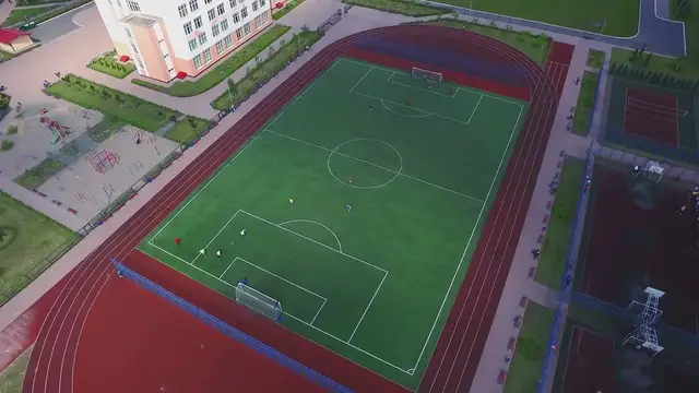 Video thumbnail for The Influence of Extracurriculars on U.S. Career Success