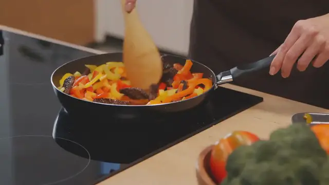 Video thumbnail for Classic Beef Stroganoff Recipe