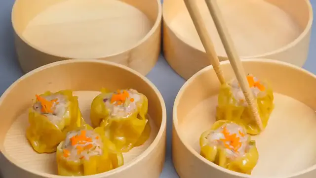 Video thumbnail for Eat Like a Local in Hong Kong： 2025 Top Tips for Tasting the Best Food Under $5!