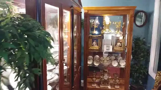 Video thumbnail for Bohemians Antiques & Vintage Furniture Shopping, Antique Shopping
