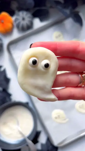 Video thumbnail for Halloween Overnight Oats