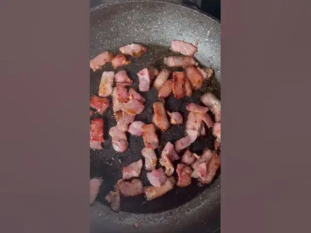 Video thumbnail for Bulking Recipe: Chicken & Bacon Caesar Salad | Myprotein #shorts