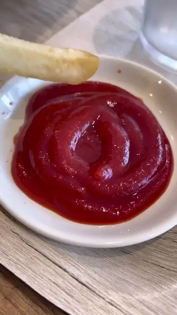 Video thumbnail for Rice Burger   Matcha Milkshake - Mos Burger Japan(720P_60FPS)