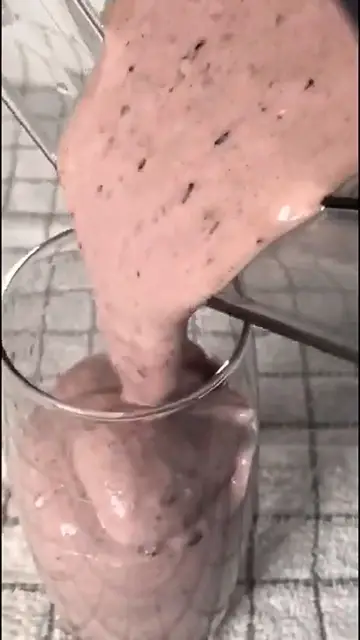 Video thumbnail for BLUEBERRY PROTEIN SMOOTHIE FOR WEIGHT LOSS (Low Calorie Smoothie Recipe)