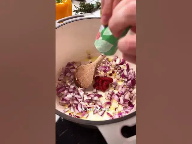 Video thumbnail for Ratatouille-Rezept: So lecker hat Gemüse noch nie geschmeckt #shorts