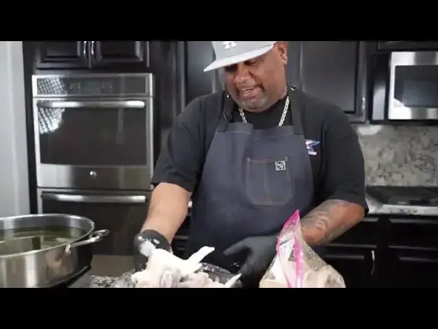 'Video thumbnail for Perfectly Fried Chicken Wings Recipe'