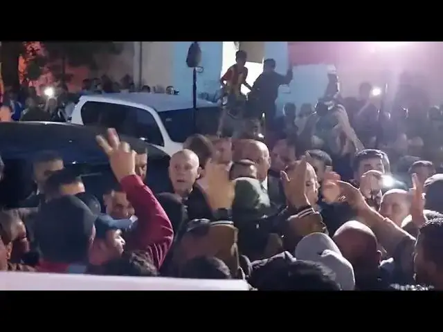 Video thumbnail for قيس سعيد في زيارة غير معلنة الان الي مدينة الدهماني بولاية الكاف