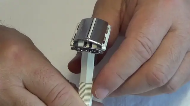 'Video thumbnail for Schick Rasierhobel'