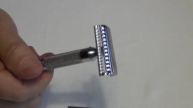 Video thumbnail for Merkur 37C Rasierhobel (Torsionshobel)