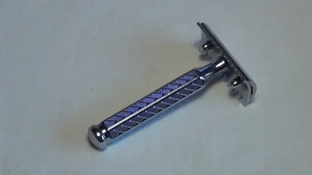 Video thumbnail for Merkur Modell 41 gezahnter Rasierhobel