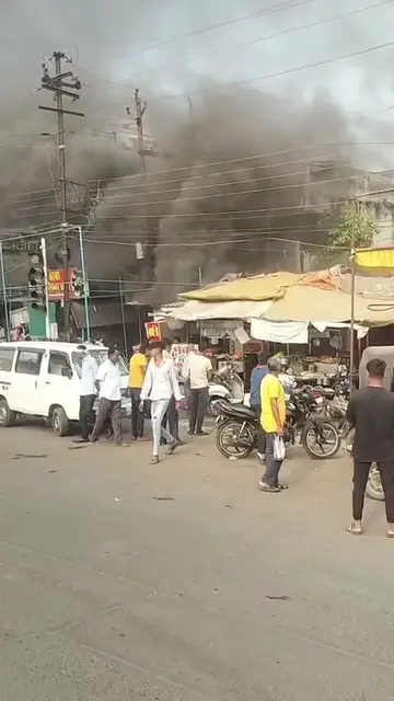 'Video thumbnail for जबलपुर कन्हैया होटल में भीषण आग! फायर ब्रिगेड की सतर्कता से टली बड़ी जनहानि'