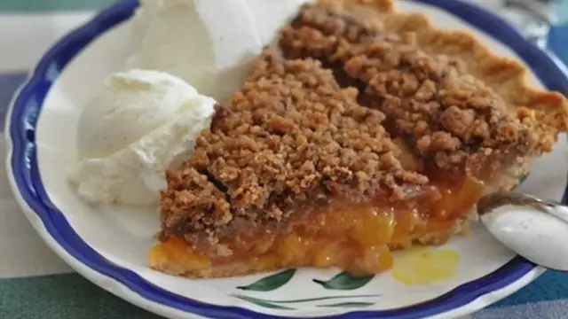 Video thumbnail for Peach Pie with Heath Bar Crumb Topping recipe