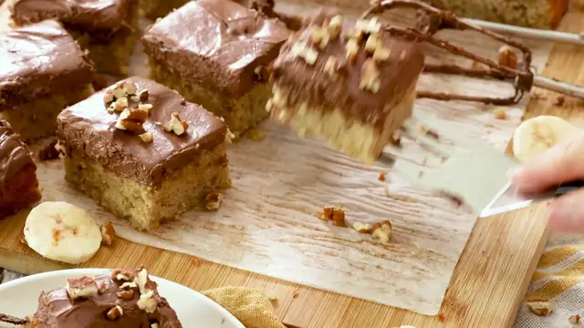 'Video thumbnail for EASY Gluten-Free Banana Cake with Chocolate Cream Cheese Frosting (1080p_24fps_H264-128kbit_AAC)'