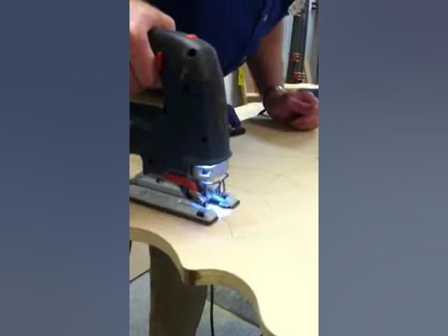 Video thumbnail for JS572EL Bosch Jigsaw in action